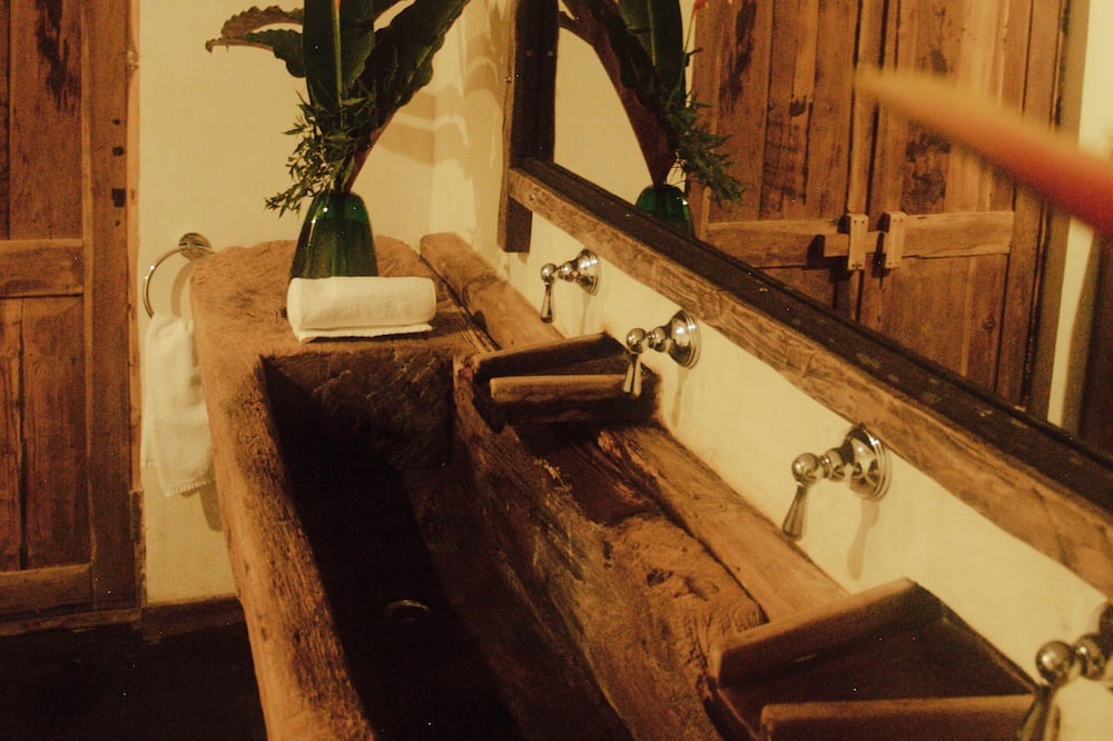 Photo of Bathroom in Suraberata