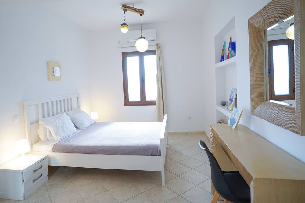 Photo of Bedroom in Fira