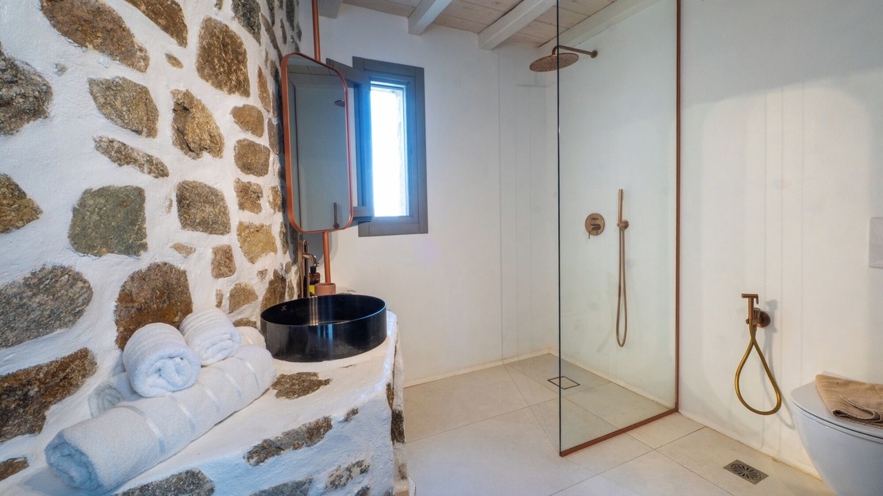 Photo of Bathroom in Plintri