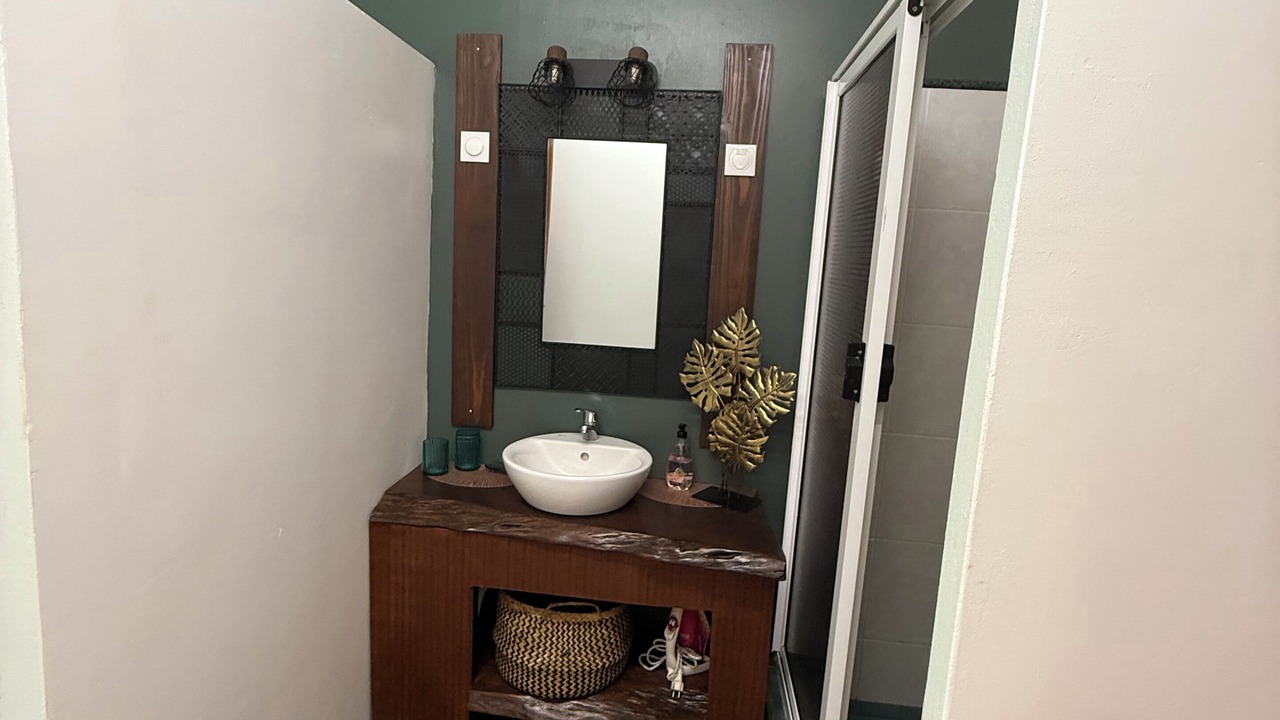 Photo of Bathroom in Teahupoo