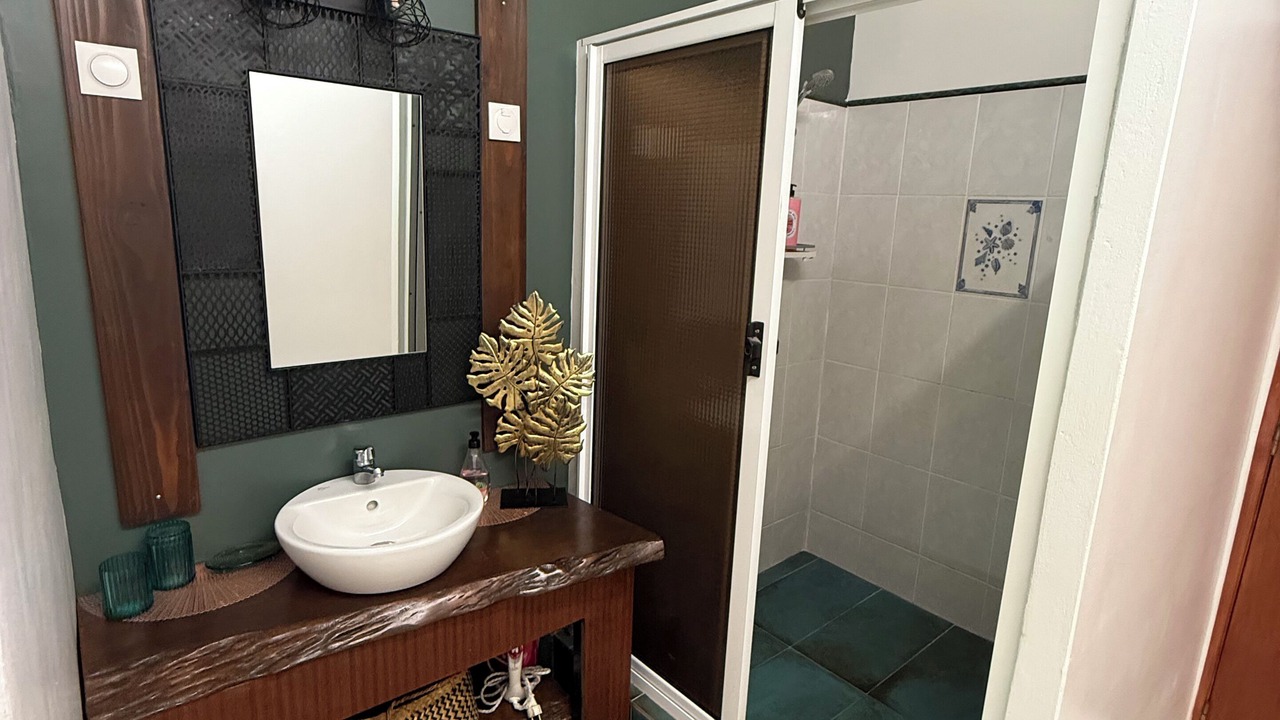 Photo of Bathroom in Teahupoo
