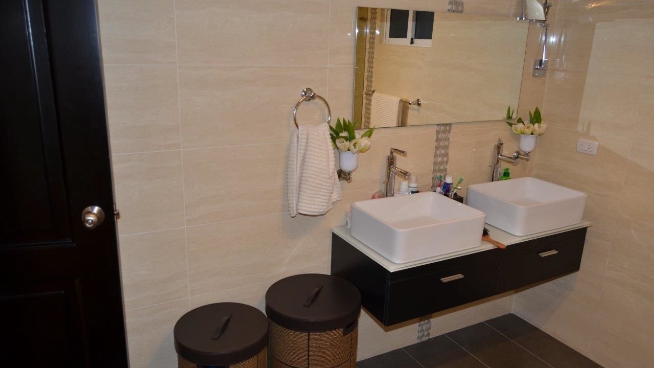 Photo of Bathroom in Evaristo Morales