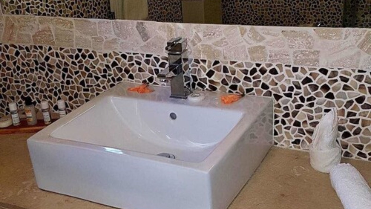 Photo of Bathroom in Sunset Strip