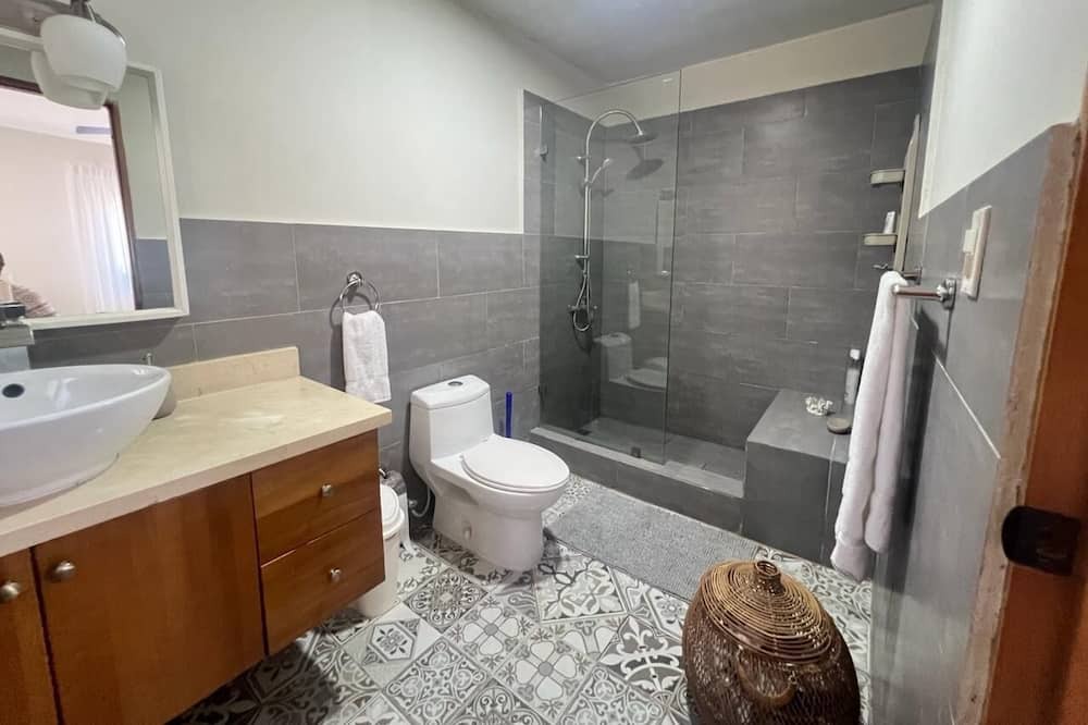 Photo of Bathroom in Guaraguao