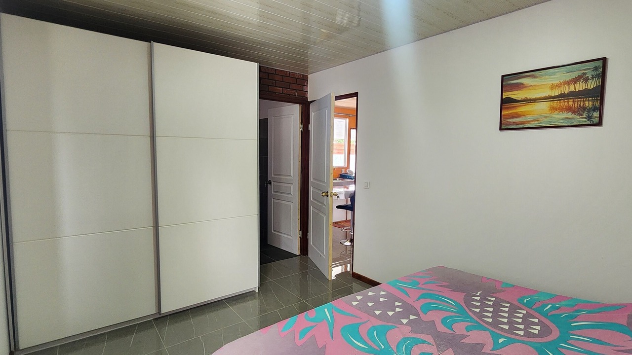 Photo of Bedroom in Teahupoo