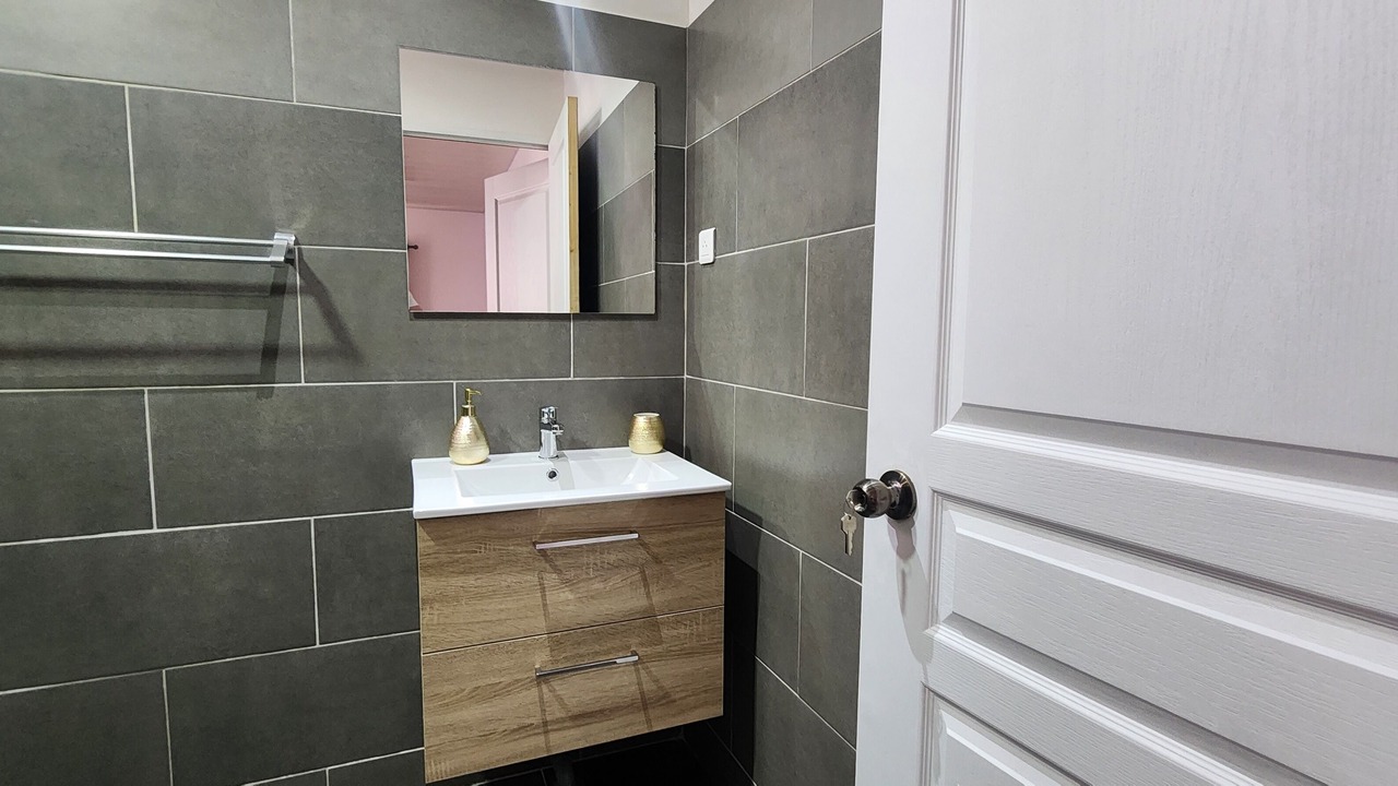 Photo of Bathroom in Teahupoo