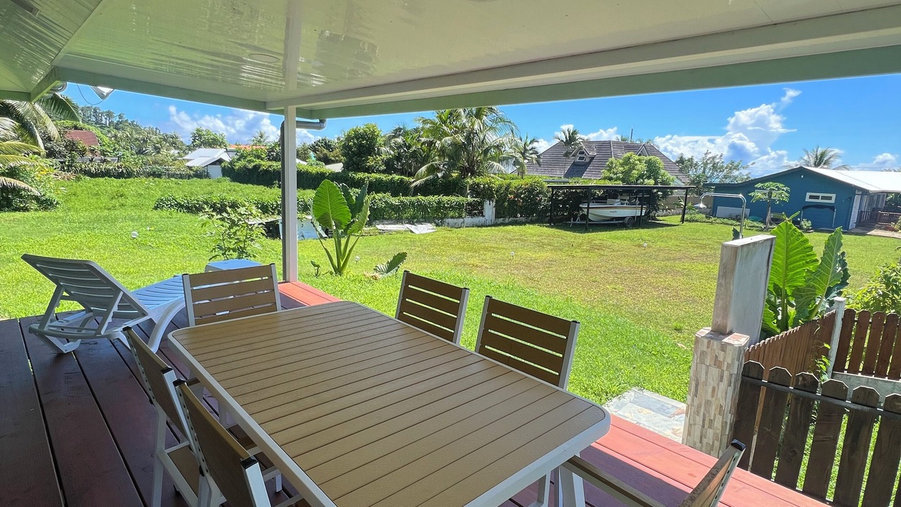 Photo of Patio Balcony in Teahupoo