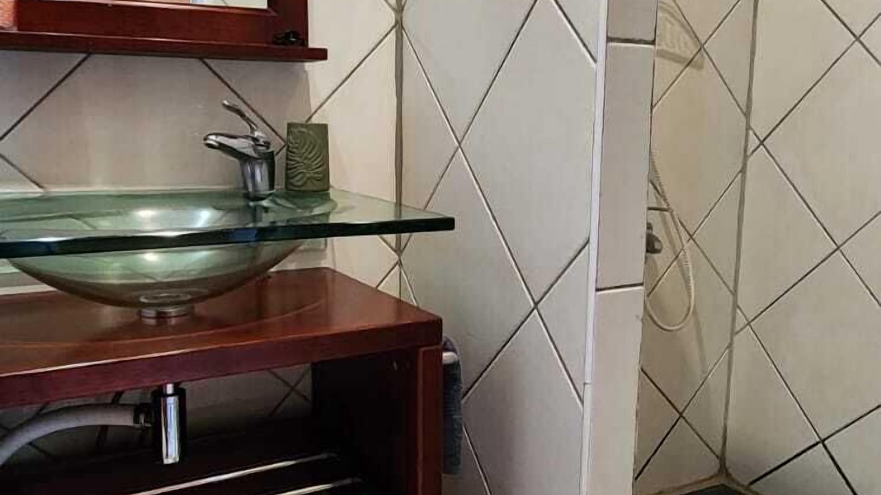 Photo of Bathroom in Teahupoo