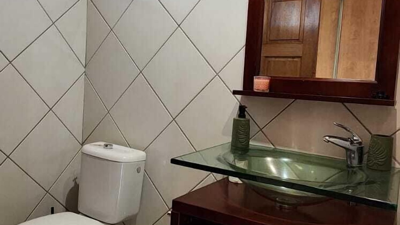 Photo of Bathroom in Teahupoo