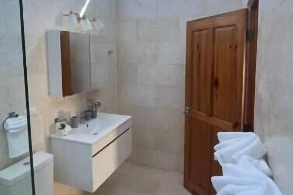 Photo of Bathroom in Montellano