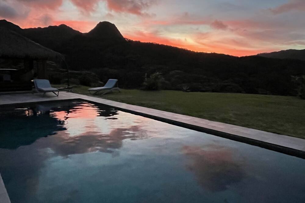 Photo of Outdoor in Teahupoo
