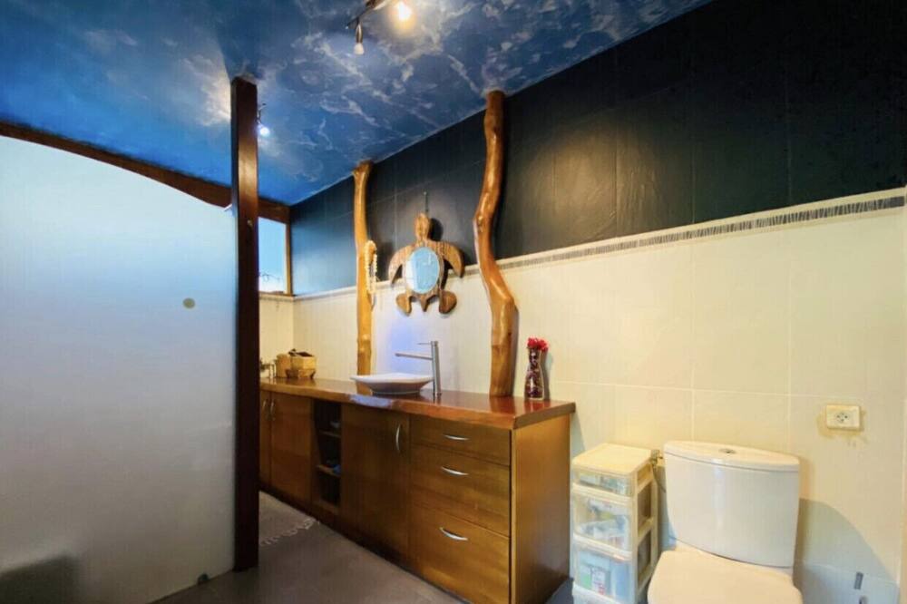 Photo of Bathroom in Punaauia