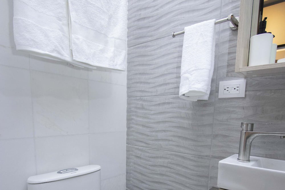 Photo of Bathroom in Yolanda Morales
