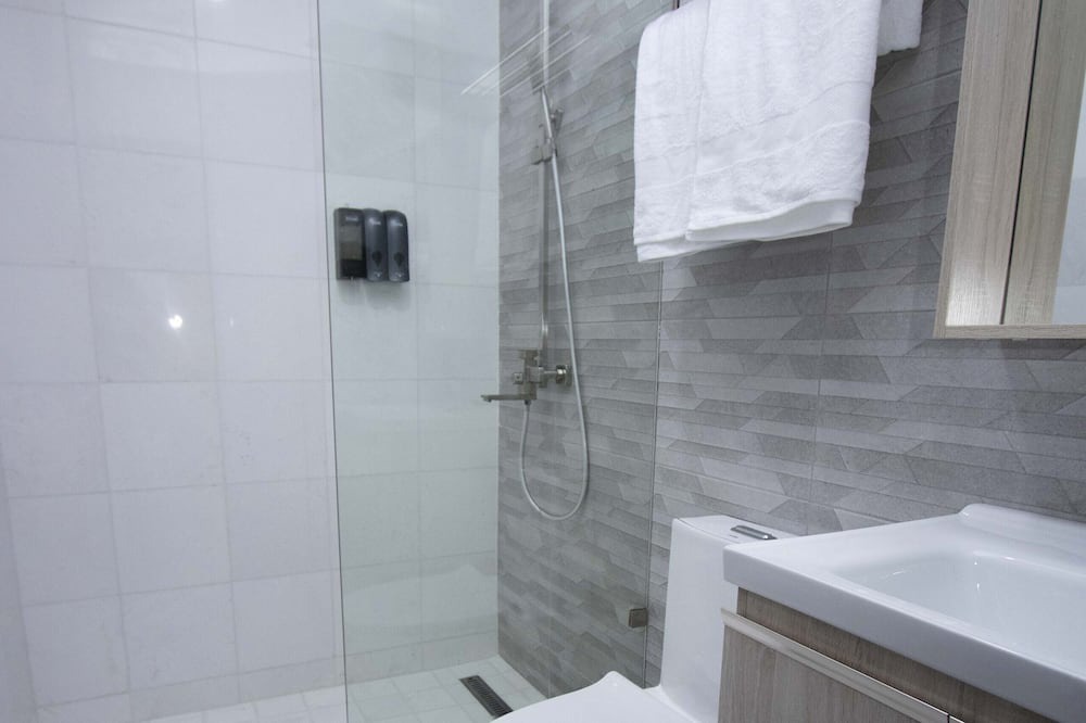 Photo of Bathroom in Yolanda Morales