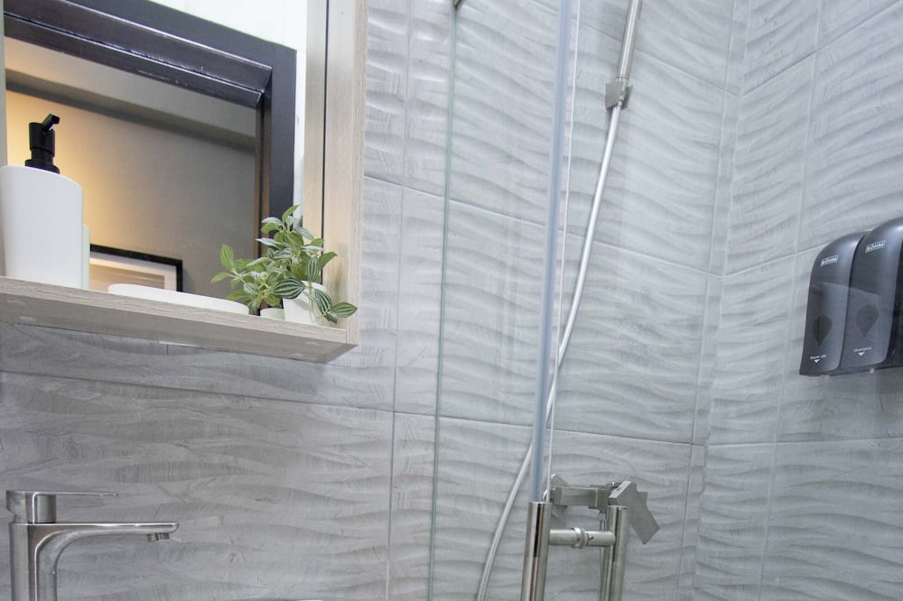 Photo of Bathroom in Yolanda Morales