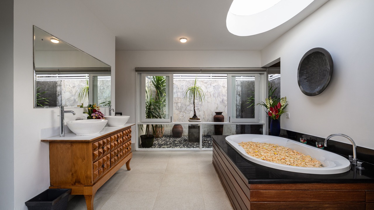 Photo of Bathroom in Petitenget