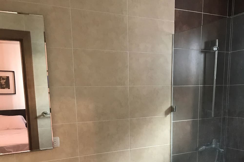 Photo of Bathroom in Evaristo Morales