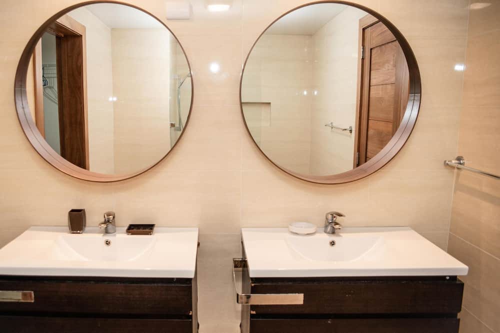 Photo of Bathroom in Evaristo Morales