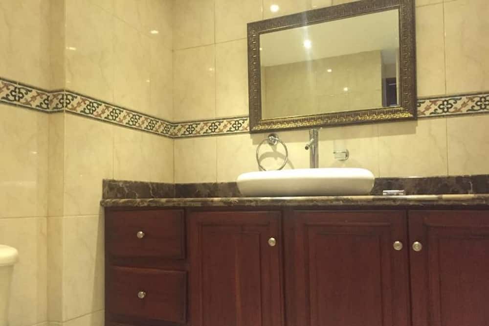 Photo of Bathroom in Evaristo Morales