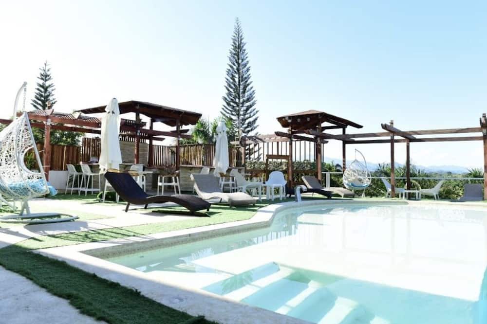 Photo of Outdoor in Pedro Brand