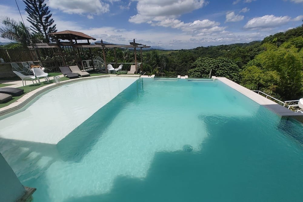 Photo of Outdoor in Pedro Brand