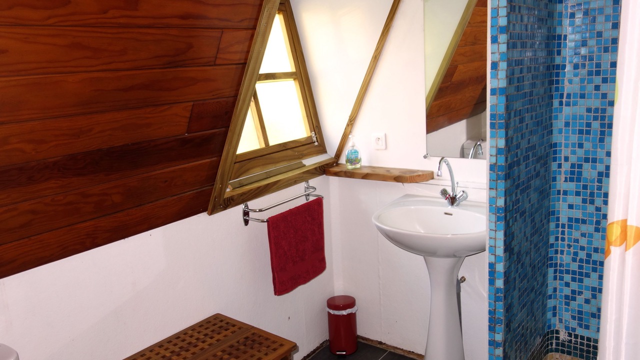 Photo of Bathroom in Teahupoo
