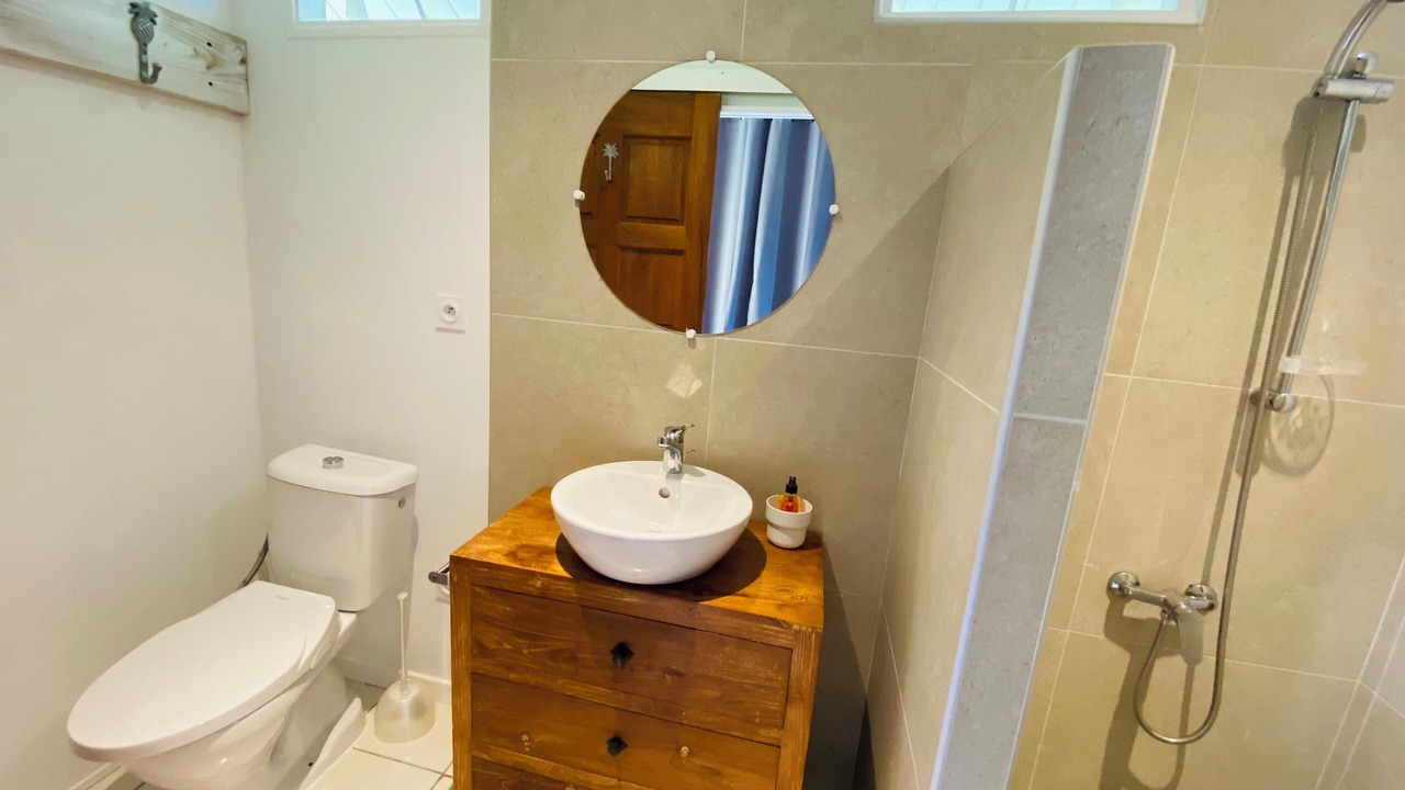 Photo of Bathroom in Teahupoo