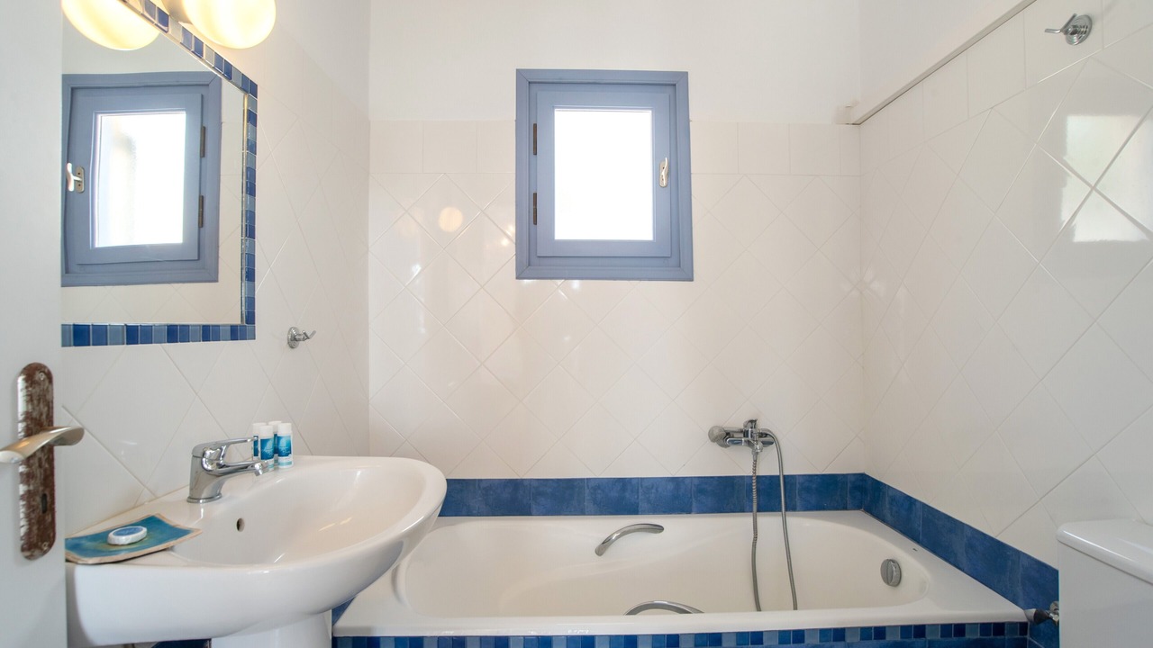 Photo of Bathroom in Maragas