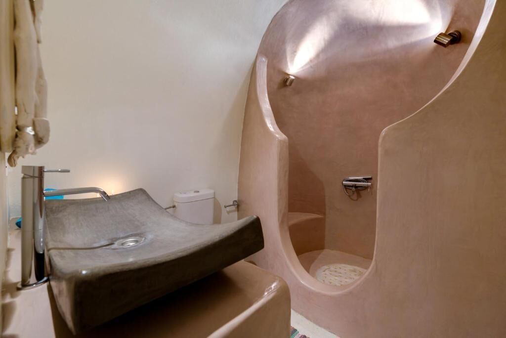 Photo of Bathroom in Fira