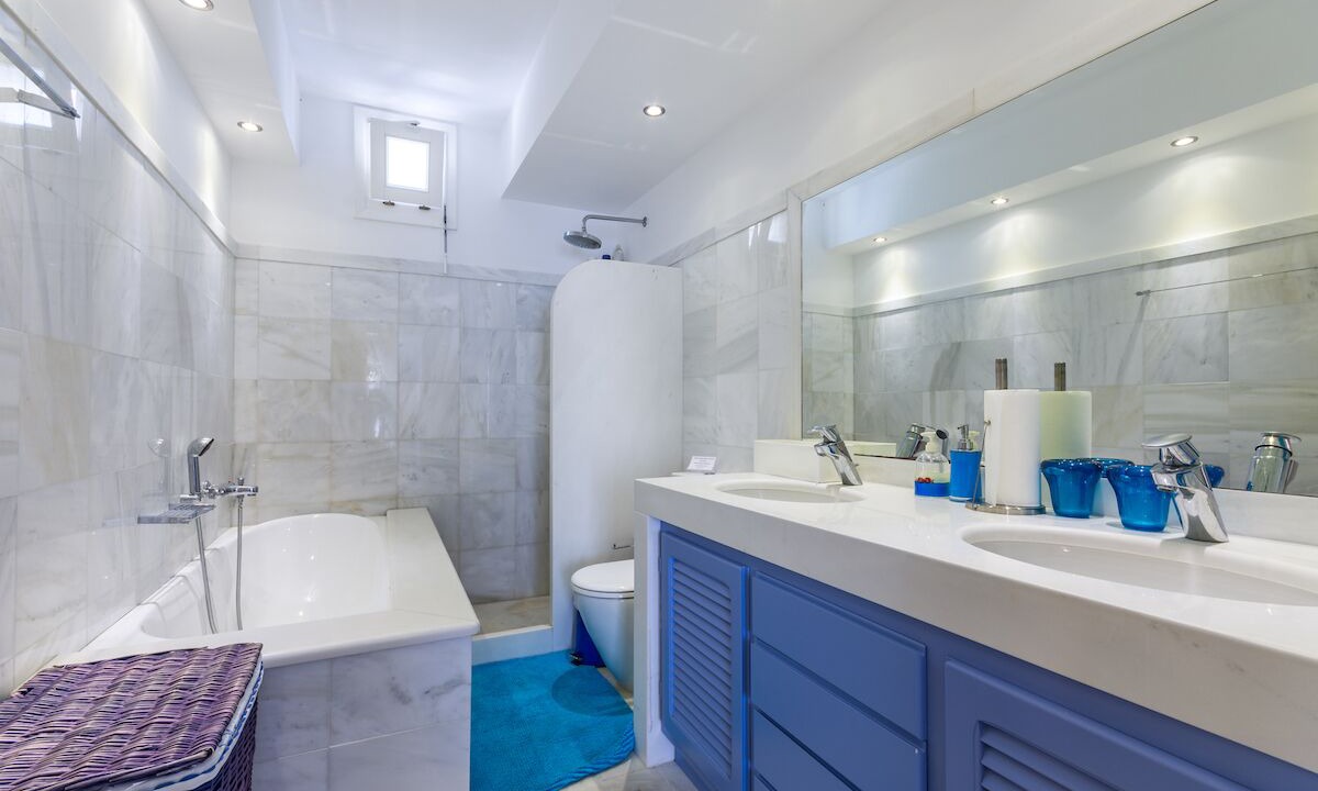 Photo of Bathroom in Syros