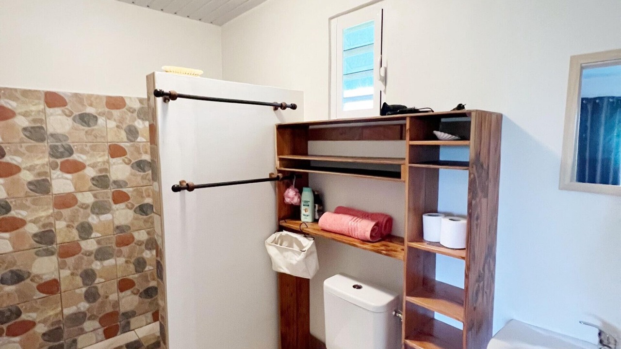 Photo of Bathroom in Afaahiti