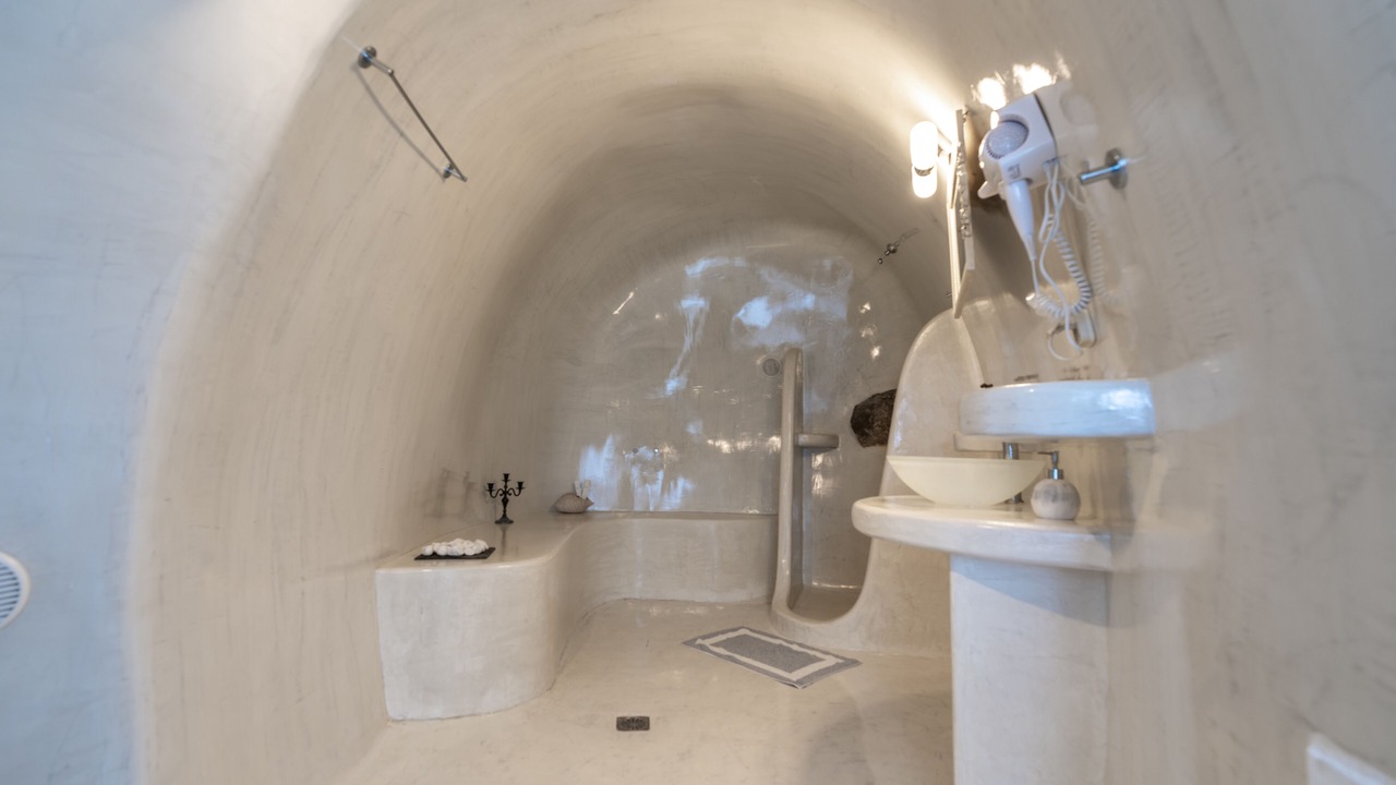Photo of Bathroom in Fira