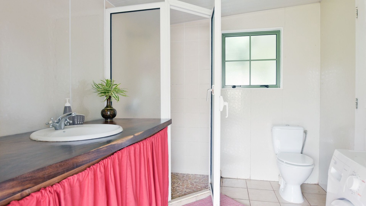 Photo of Bathroom in Afaahiti