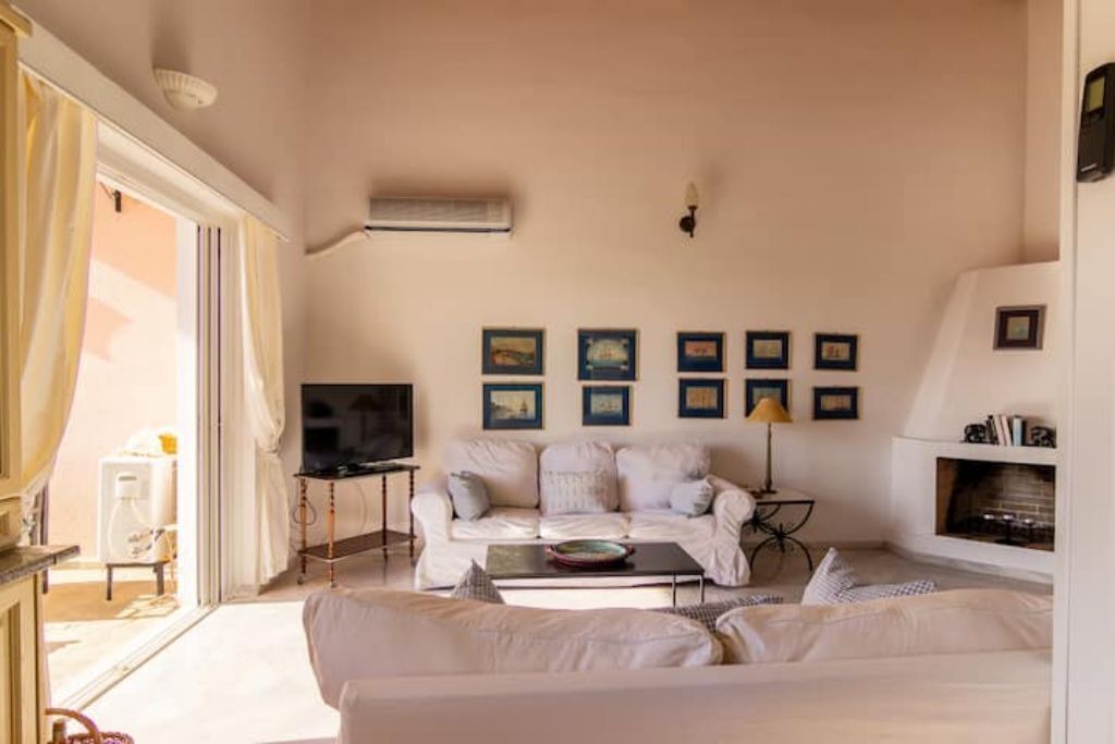 Photo of Livingroom in Agios Emilianos