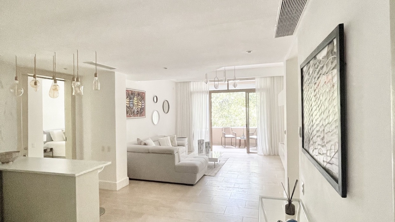 Photo of Livingroom in Los Altos