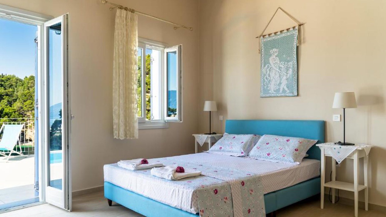 Photo of Bedroom in Frourion
