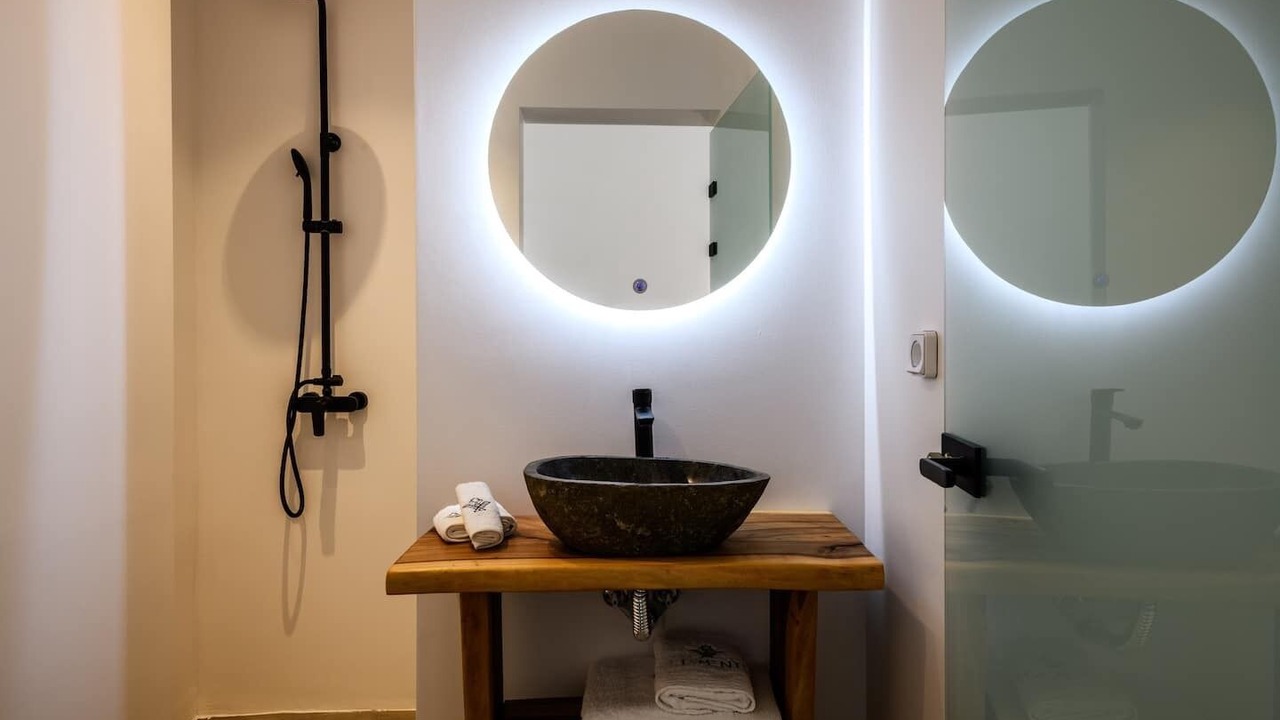 Photo of Bathroom in Plintri