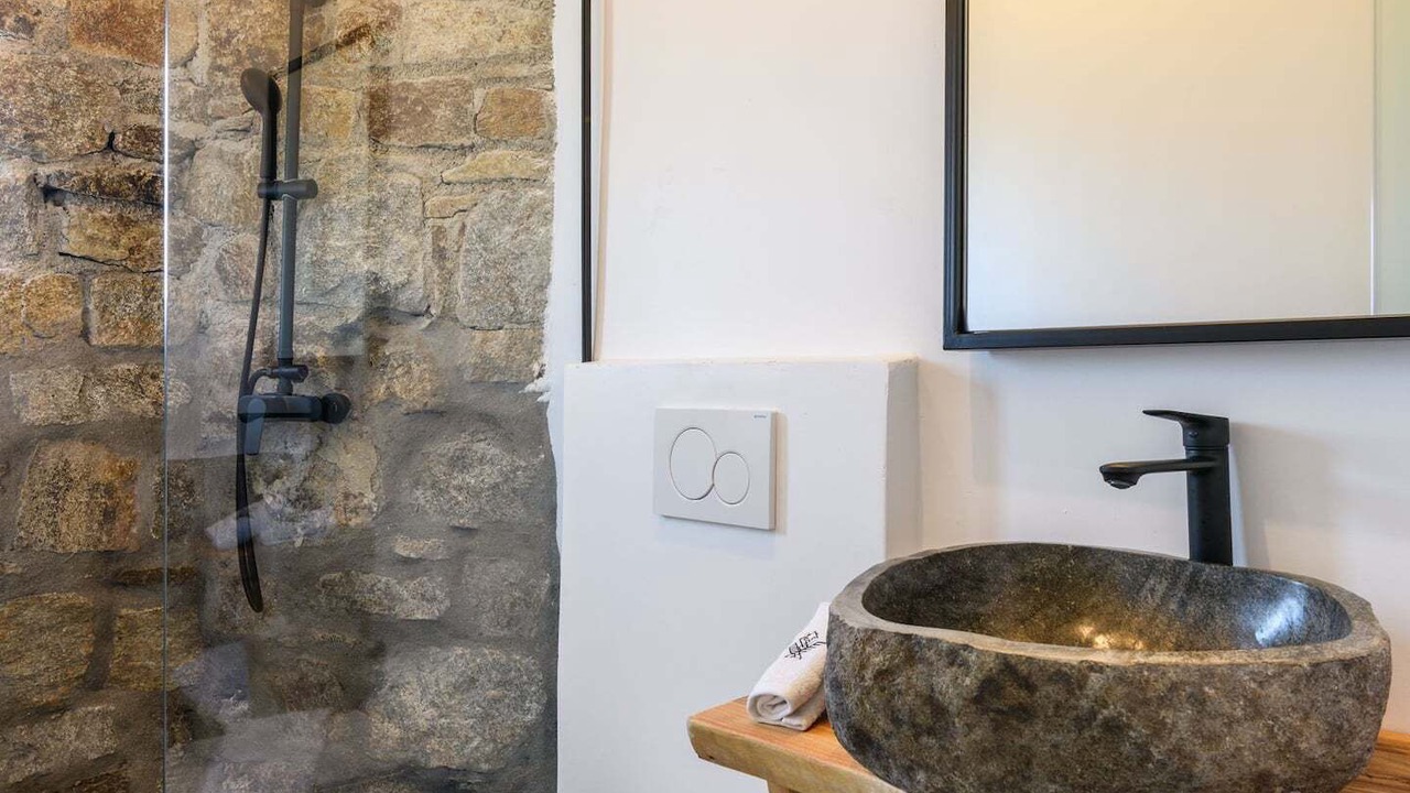 Photo of Bathroom in Plintri