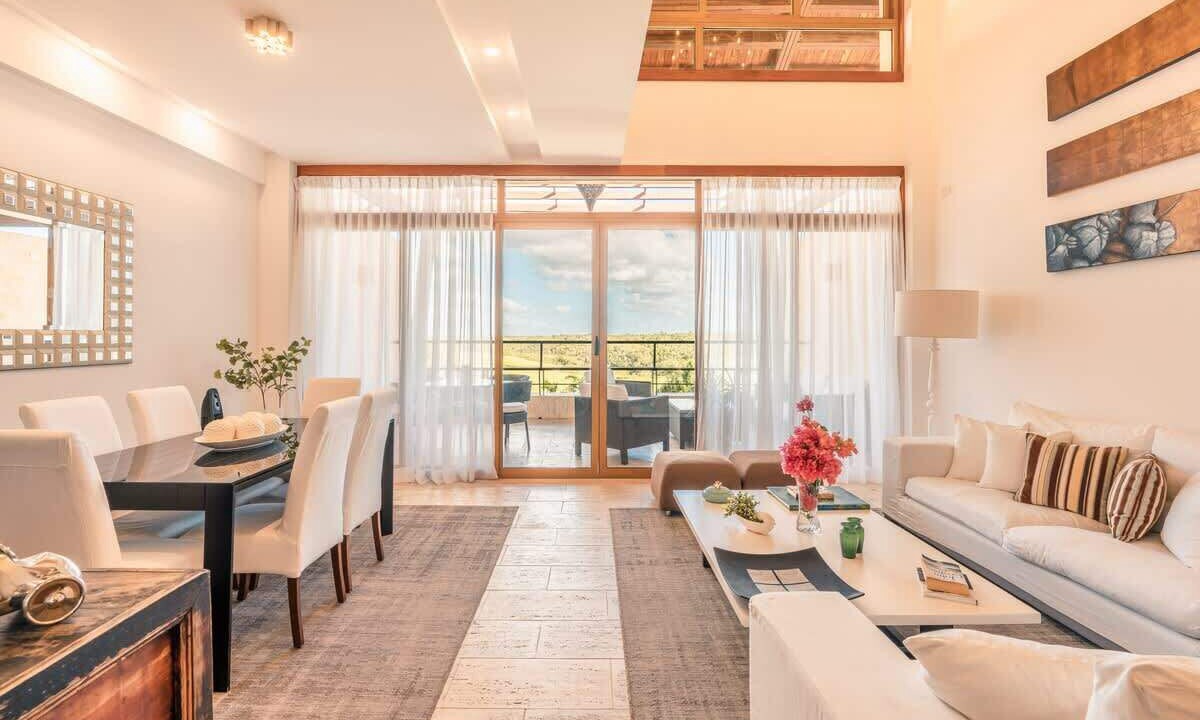 Photo of Livingroom in Los Altos