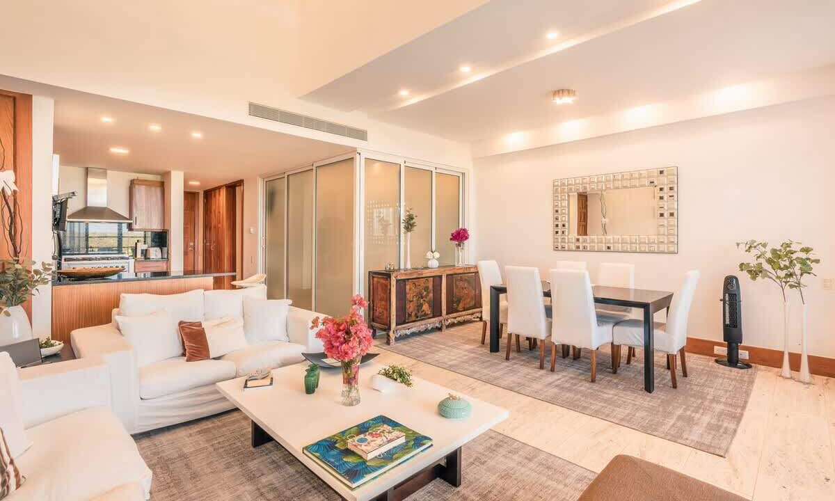 Photo of Livingroom in Los Altos