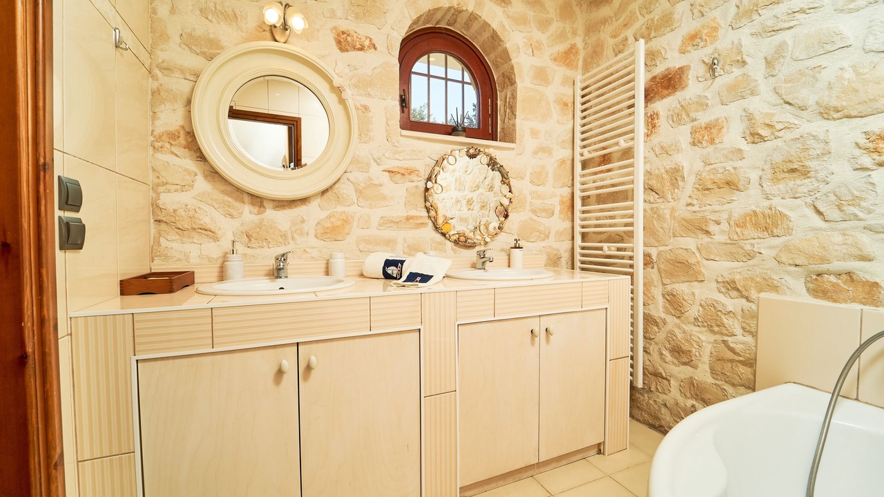 Photo of Bathroom in Akrotiri