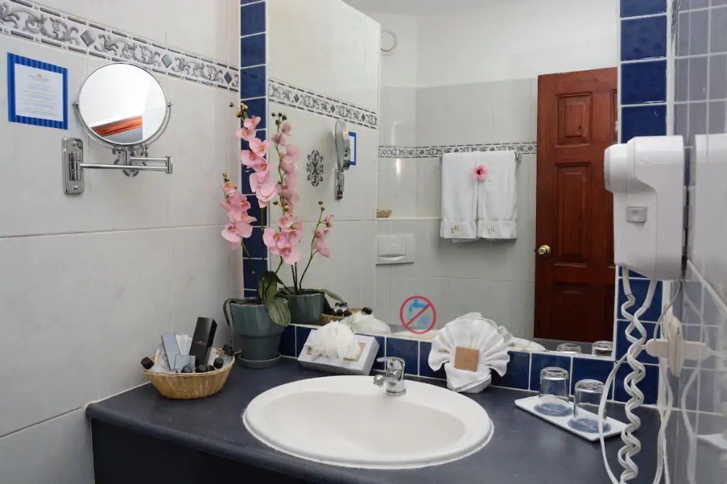Photo of Bathroom in Los Maestros