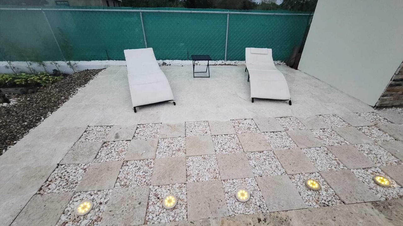 Photo of Outdoor in Janico