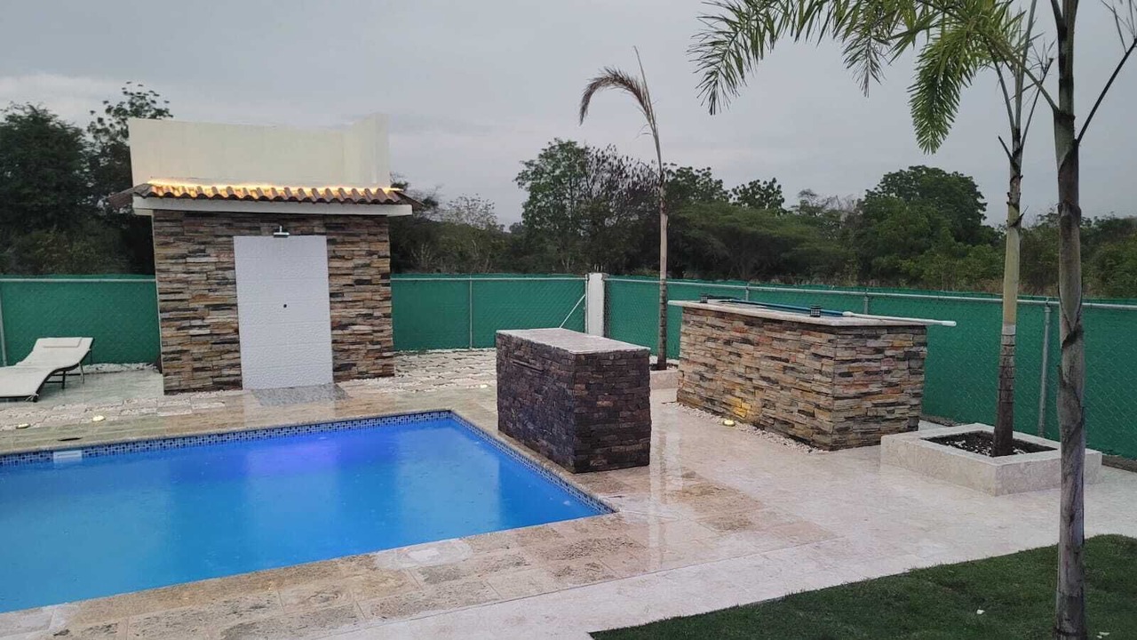 Photo of Outdoor in Janico