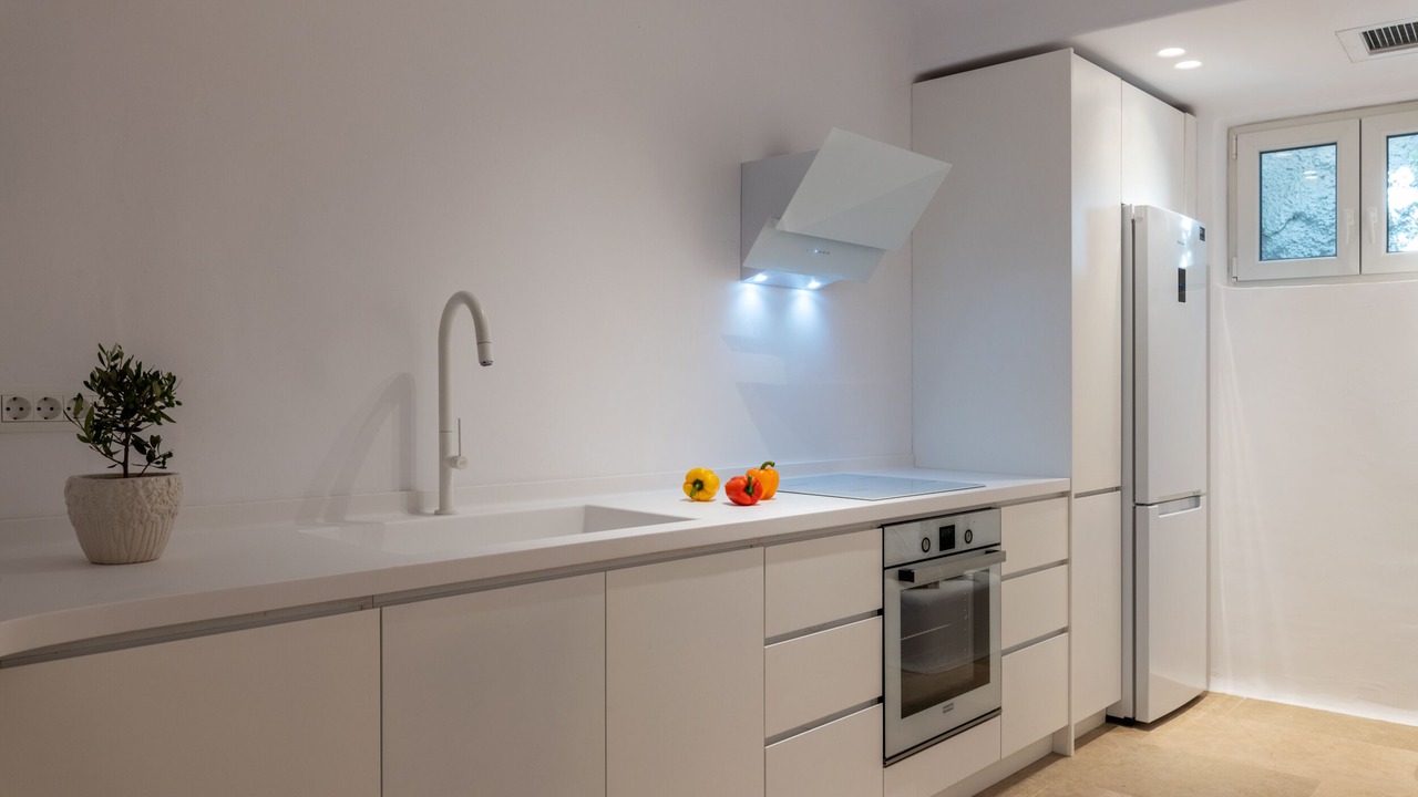 Photo of Kitchen in Faros Armenistis
