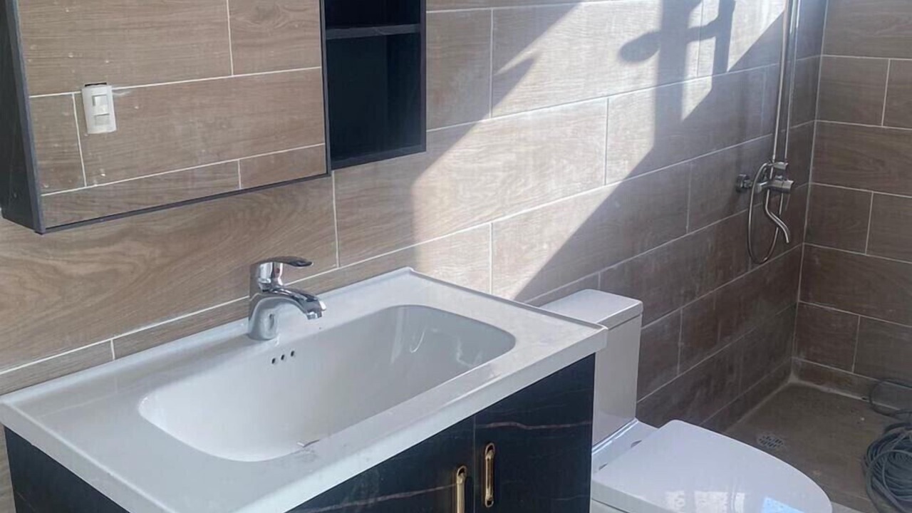 Photo of Bathroom in Pedro Brand