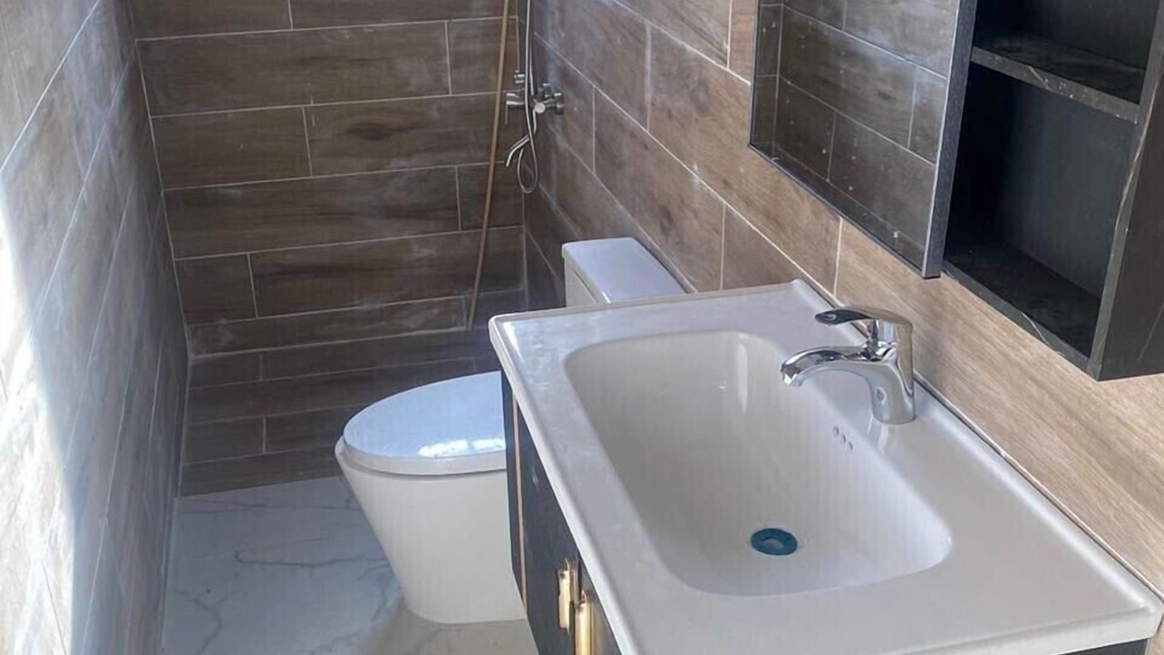 Photo of Bathroom in Pedro Brand