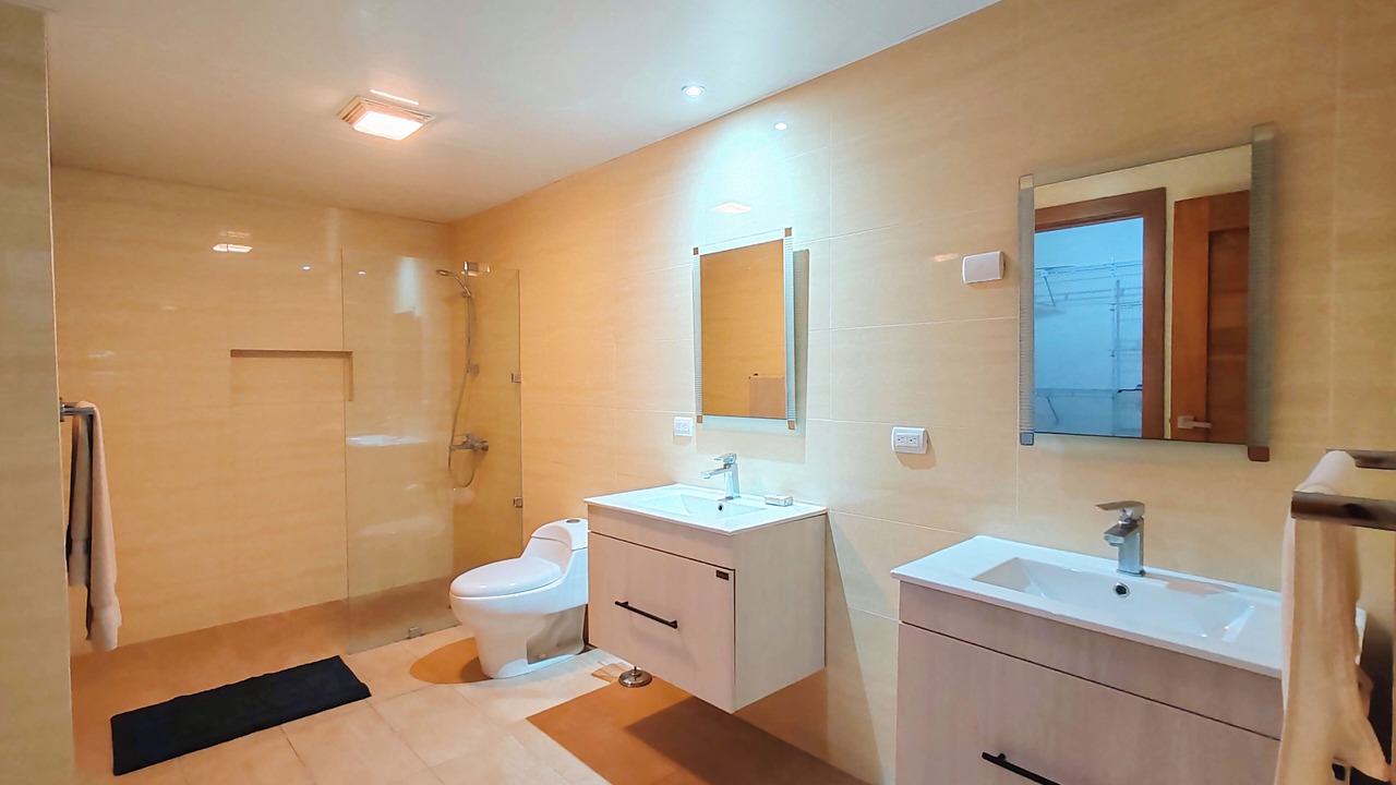 Photo of Bathroom in Evaristo Morales