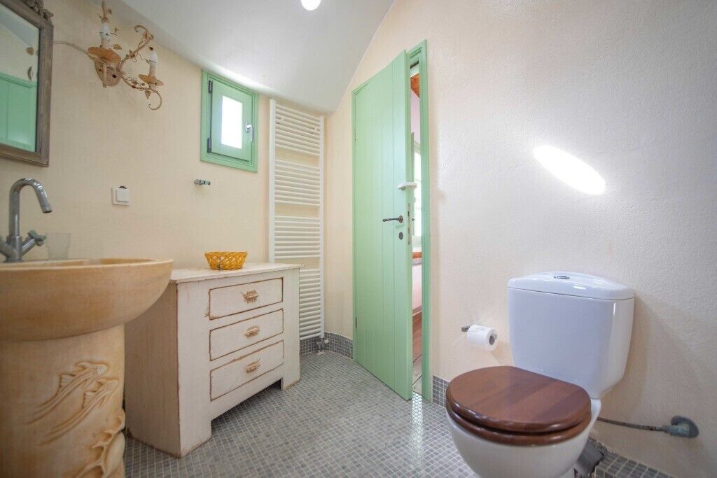 Photo of Bathroom in Plaka