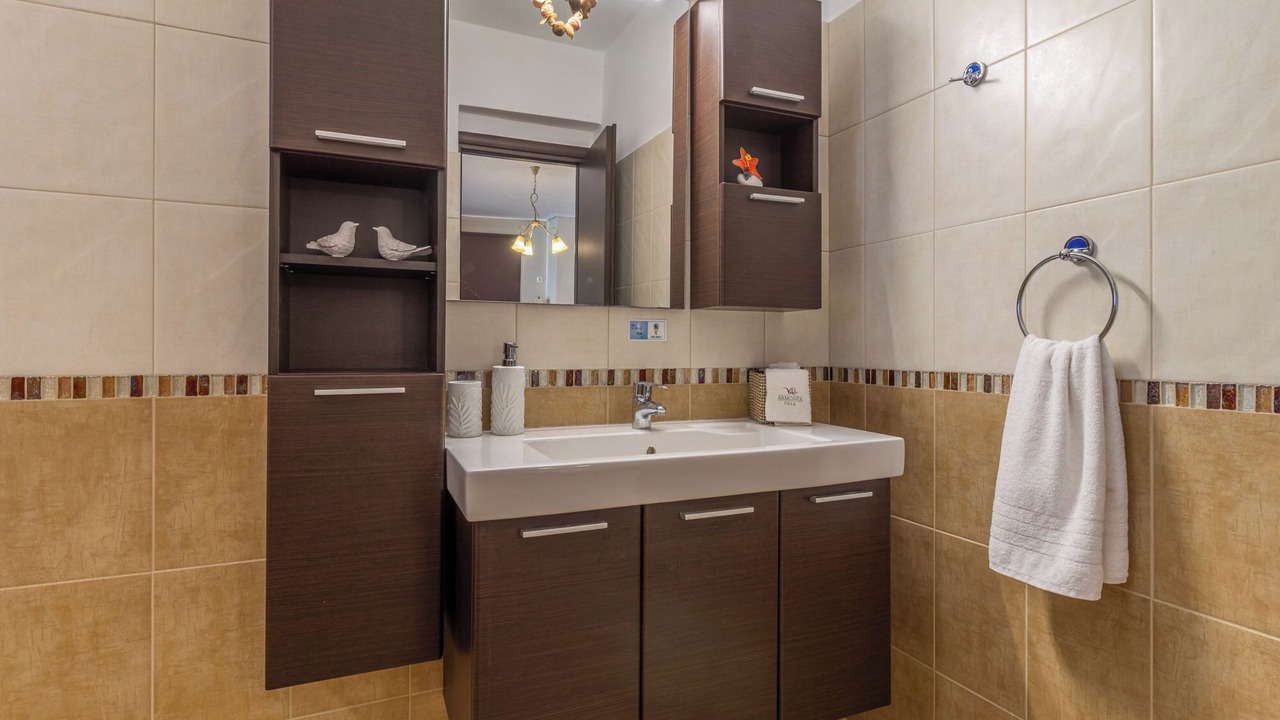 Photo of Bathroom in Limni Vouliagmenis
